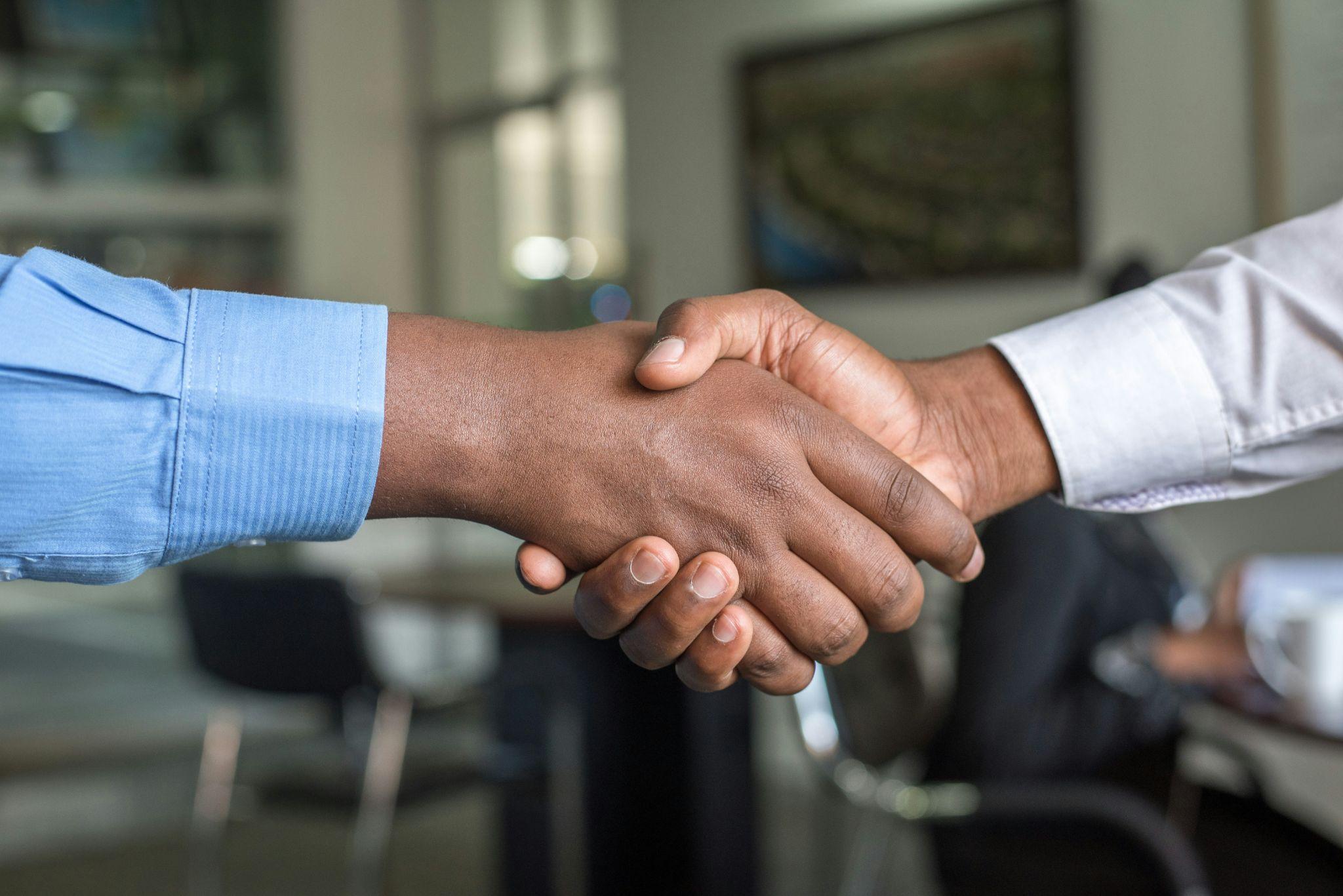 A handshake between two business people to illustrate an EULA agreement