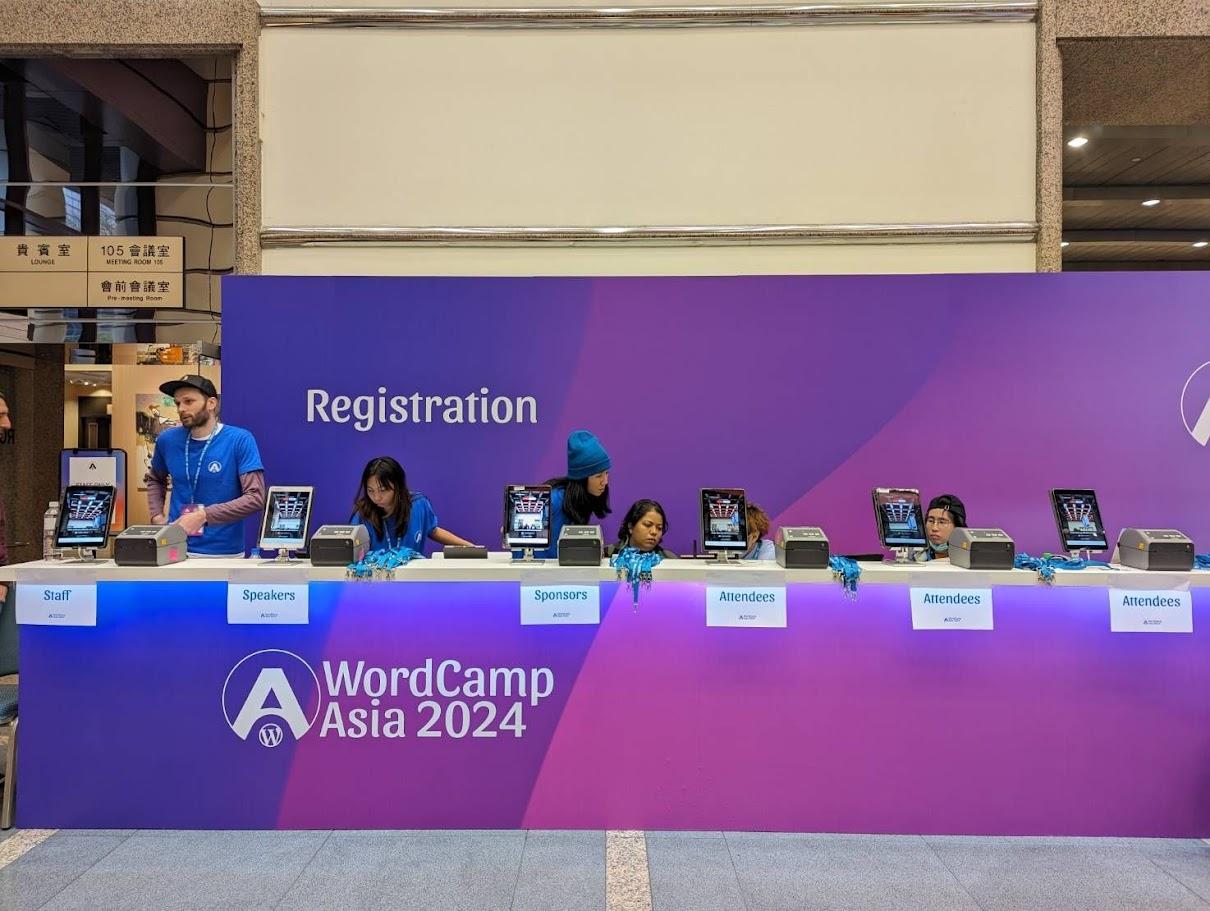 Vova Feldman volunteering at the registration desk at WordCamp Asia 2024 in Taiwan.